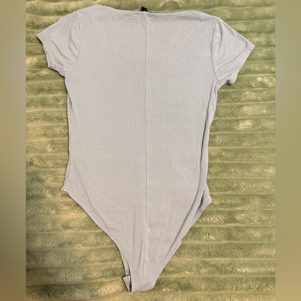 Forever 21 Light Blue Ribbed V-Neck Short Sleeve Bodysuit - Picture 2 of 3